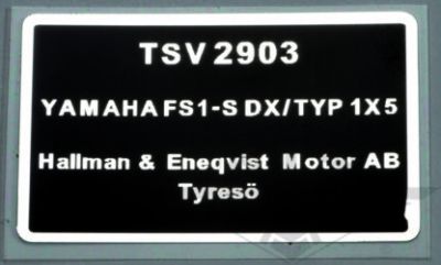 Typskylt Yamaha FS1, 1977-79. 1X5, säljs styckvis.