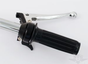 Gashandtag komplett svart/svart med choke/pys-spak. Arm pressad aluminium med kula.