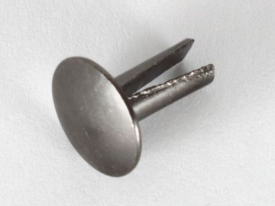 Klyvnit 4x10 mm för sadelklädse. Puch m.fl.