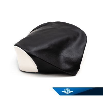 Sadelklädsel Monark & Crescent Skoterett, med tjäderlist.