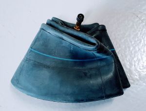 Slang 100/90-10, böjd ventil. Tillverkare NTS.