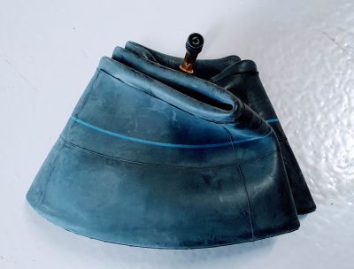 Slang 100/90-10, böjd ventil. Tillverkare NTS.