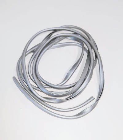 Gummilist mörkgrå, ca 1,85 meter.