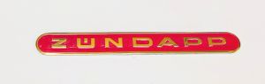 Tankemblem Zundapp, röd/guld. Säljs styckvis.