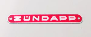 Emblem till dyna Zundapp, röd. Säljs styckvis.