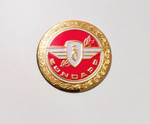 Tankdekal Zundapp. Röd, 1968-74. Säljs styckvis.