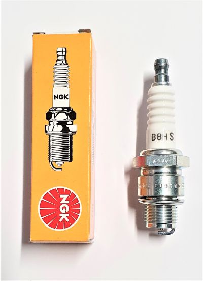 Tändstift NGK B8HS. (Kort gänga)