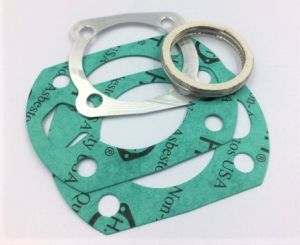 Sotningssats Sachs, med packning till 32mm avgasrör. Dubbla cylinderfotspackningar och topplockspackning.