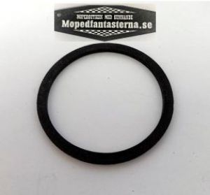 Gummitätning luftburk bakom luftfiltret,