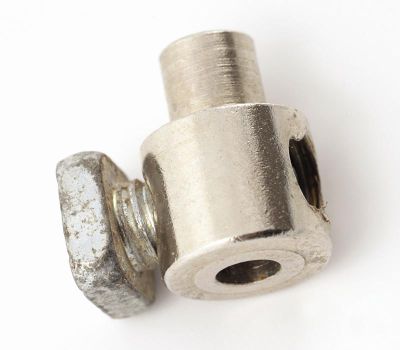 Skruvnippel, diameter 7/4mm, längd 11mm.