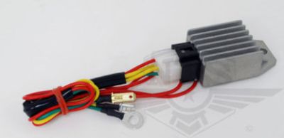 Voltregulator 12 volt, universal. Med kabelsats.